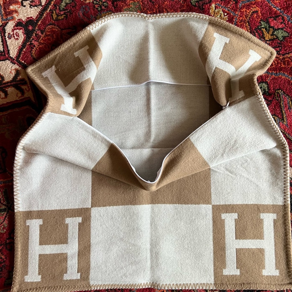 Beautiful Avalon H pillow sham wool and cashmere neutral large new - Picture 3 of 12